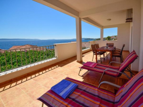  Apartment Lucija-1  Трогир